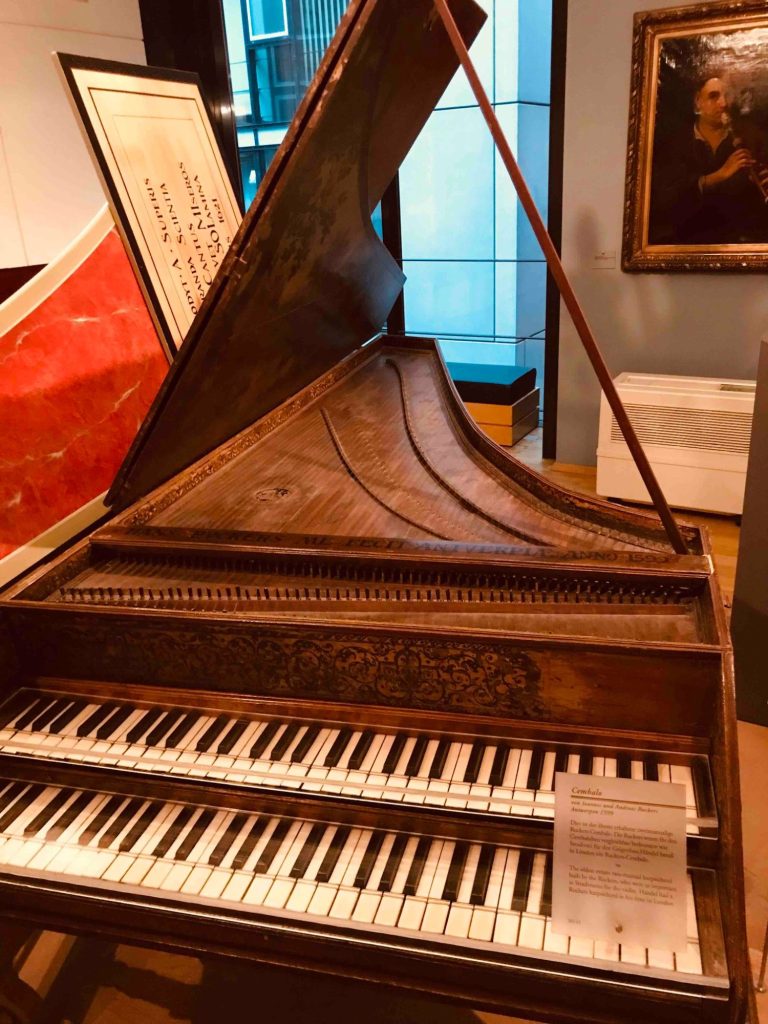 Ältestes erhaltenes zweimanualiges Cembalo von Andreas und Joannes Ruckers, Antwerpen 1599, Händel-Haus Halle.